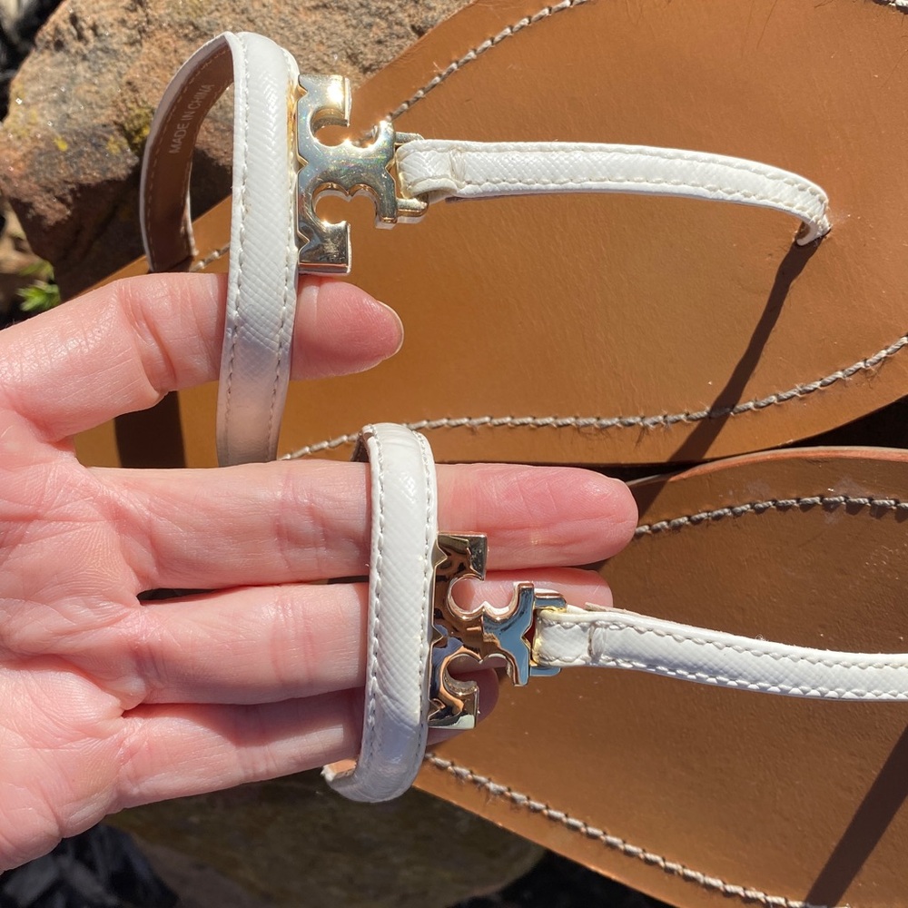 Tory Burch Tan Leather Thong Sandals with White Straps and Gold Logo Charm - Picture 12 of 16